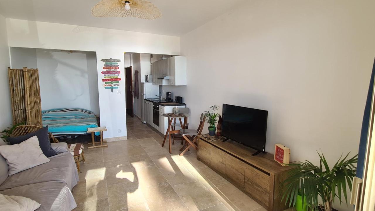 Ti Caz Kreol - Juan Plages Les Pieds Dans L'Eau Apartment Exterior foto