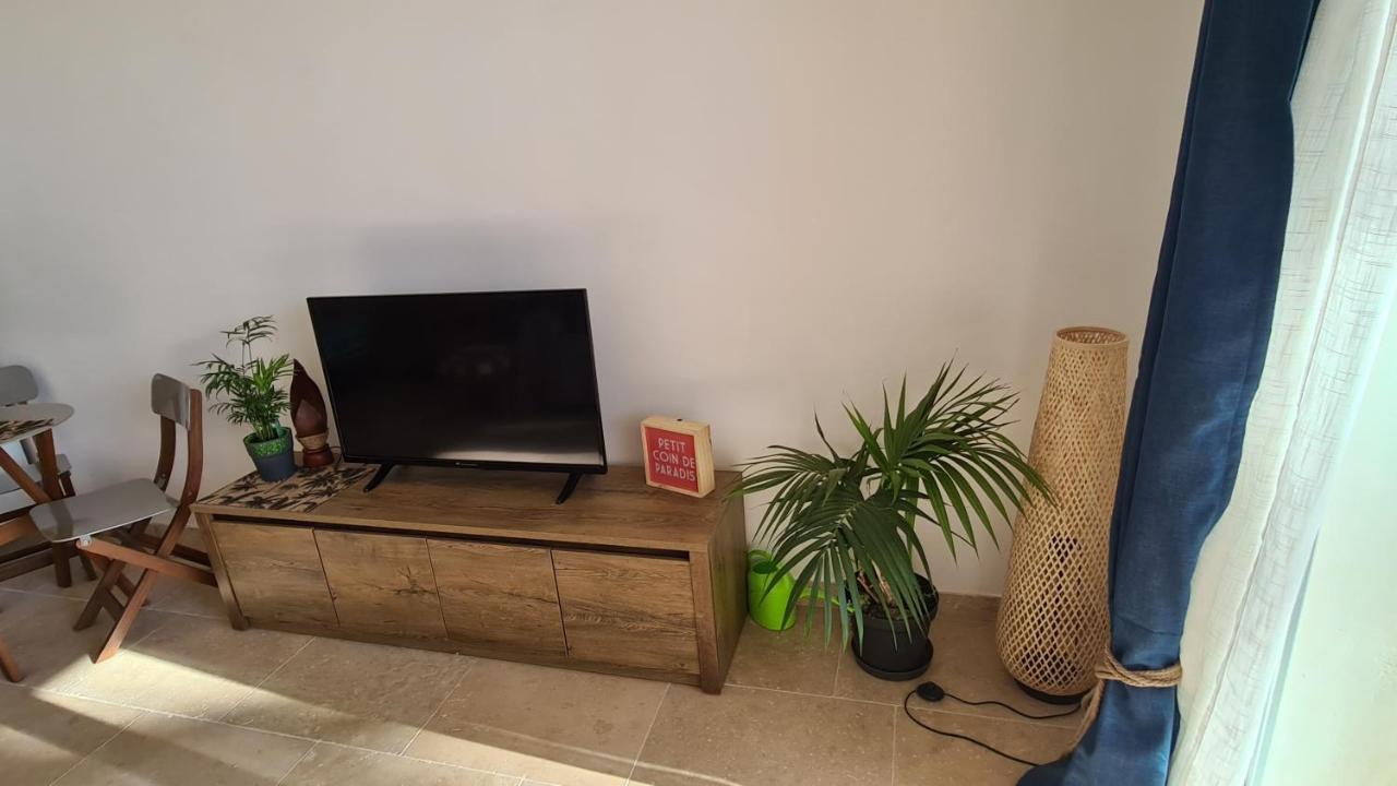 Ti Caz Kreol - Juan Plages Les Pieds Dans L'Eau Apartment Exterior foto